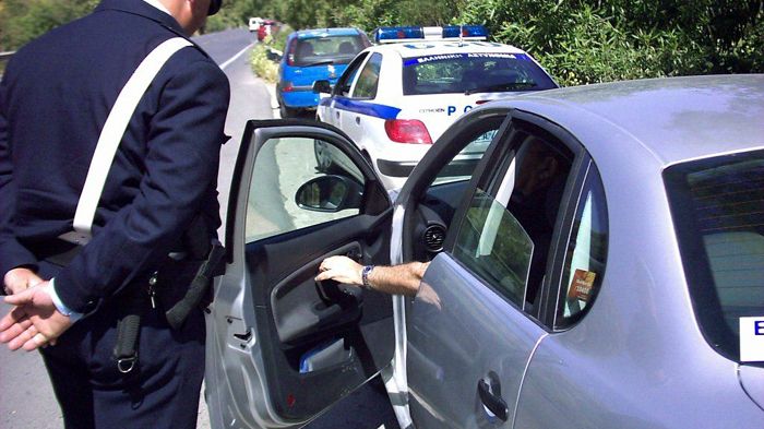 Αλλαγές στις ποινές του ΚΟΚ για τις απλές παραβάσεις προωθεί το υπουργείο Προστασίας του Πολίτη με μειωμένα πρόστιμα έως και κατά 50%.