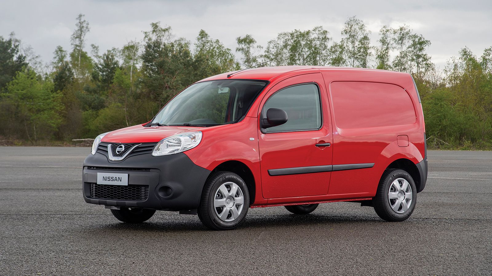 To Nissan NV250 αποτελεί μια άκρως αποδοτική επιλογή στα επαγγελματικά πόλης. 