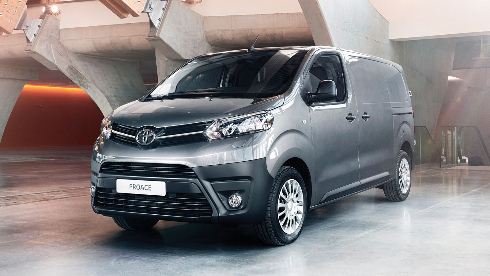 Το Μεσαίο Van της Toyota διακρίνεται για την αξιοπιστία του. 