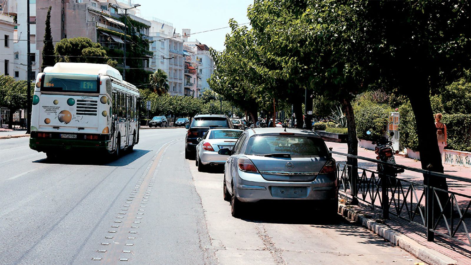 Γερανούς για την απομάκρυνση των οχημάτων που κινούνται ή… σταθμεύουν στις λεωφορειολωρίδες θα επιστρατεύσει σύντομα ο ΟΑΣΑ. 