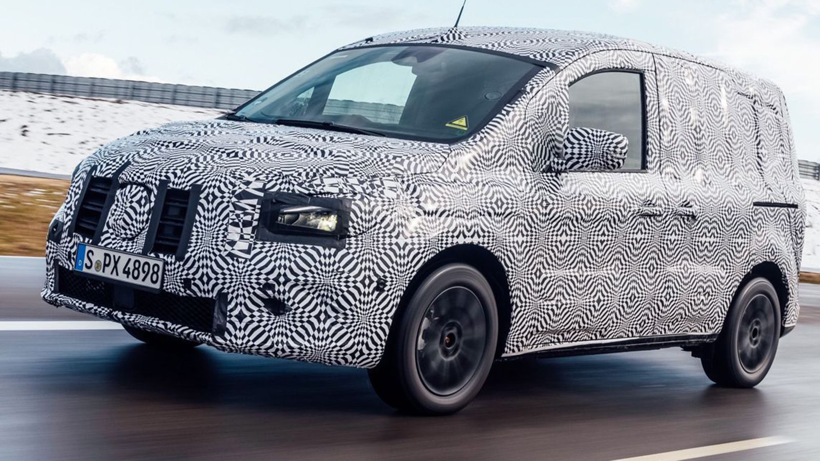 Η Mercedes-Benz Vans διέρρευσε στα social media τις πρώτες εικόνες του μελλοντικού Citan, που ωστόσο φέρει εκτεταμένο καμουφλάζ.