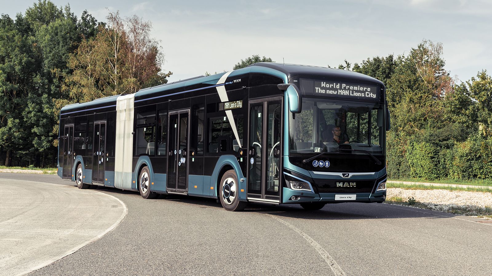 Το MAN Lion's City E προσφέρεται σε 12μετρη και 18μετρη, αρθρωτή έκδοση (φωτό).