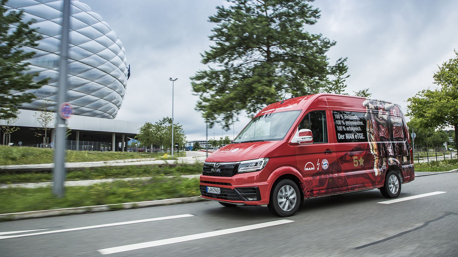 Το πρώτο ηλεκτρικό επαγγελματικό της όχημα απέκτησε η Μπάγερν Μονάχου, ένα 9θέσιο MAN eTGE Kombi.