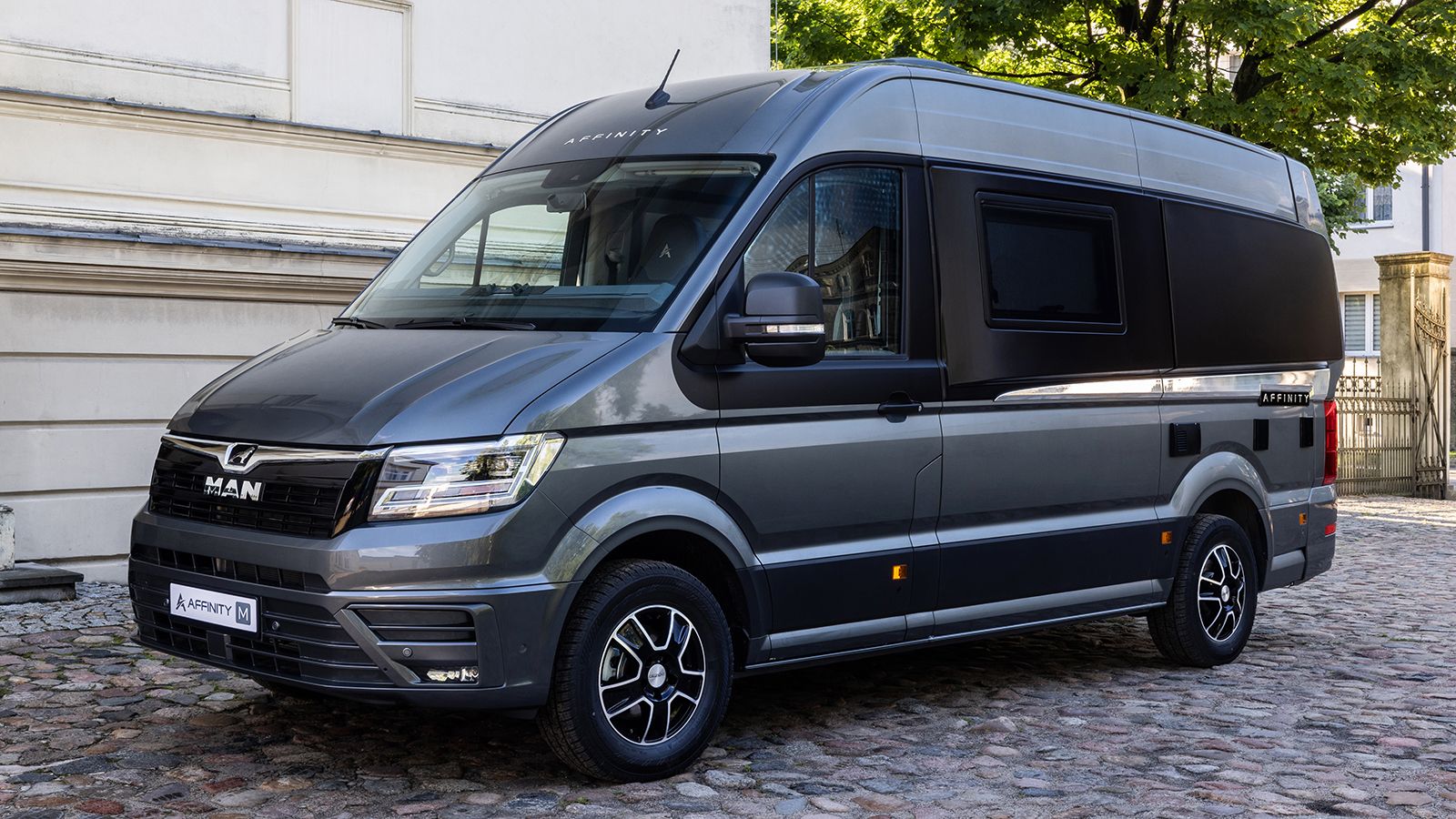 Premium αίσθηση και όλες οι ανέσεις για τις εξορμήσεις μιας μικρής οικογένειας, από το αυτοκινούμενο τροχόσπιτο, MAN TGE Affinity M.