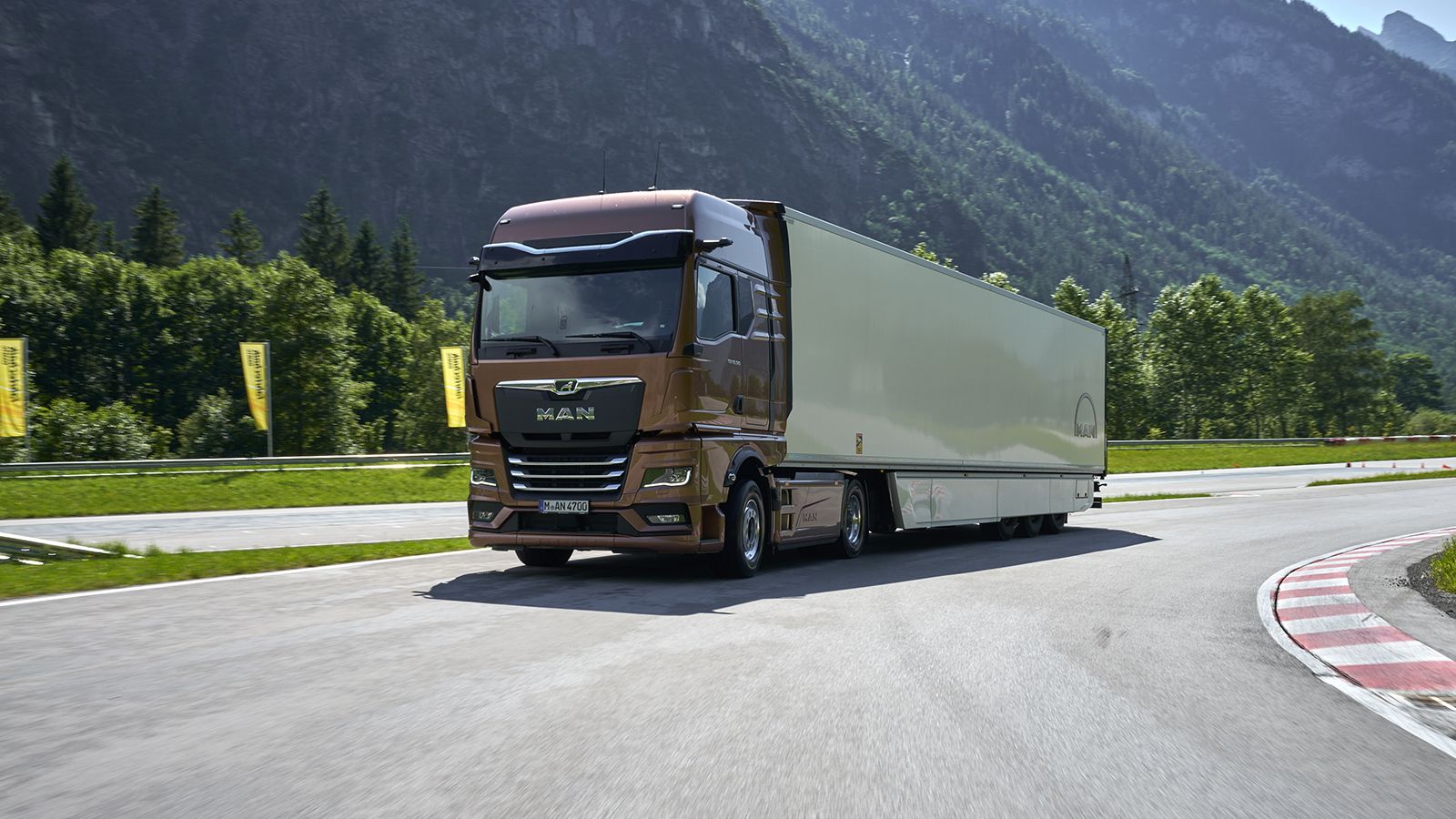 To νέο MAN TGX με τεχνολογία D30 PowerLion είναι ένα από τα πιο αποδοτικά φορτηγά μεγάλων αποστάσεων αυτήν τη στιγμή. Διαβάστε γιατί… 