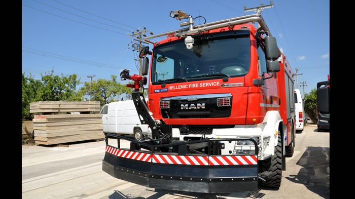 Η ΜΑΝ παρέδωσε τρία νέα Ειδικά Υδροφόρα Οχήματα Σηράγγων στο Πυροσβεστικό Σώμα Ελλάδος, βασισμένα σε πλαίσια φορτηγού MAN TGM με καμπίνα μεταφοράς προ