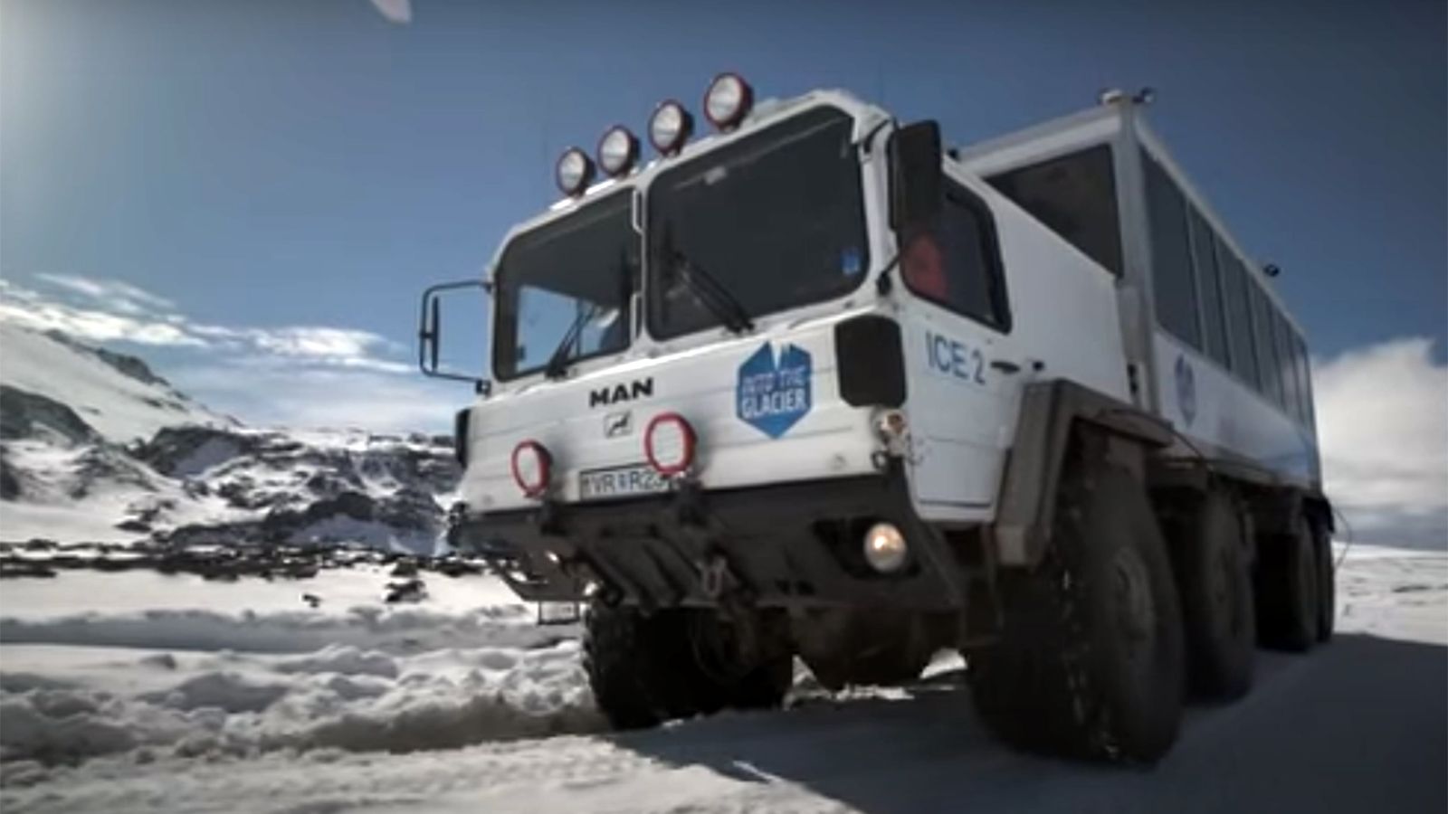 Οδηγώντας ένα φορτηγό σε παγετώνα! (+vid)