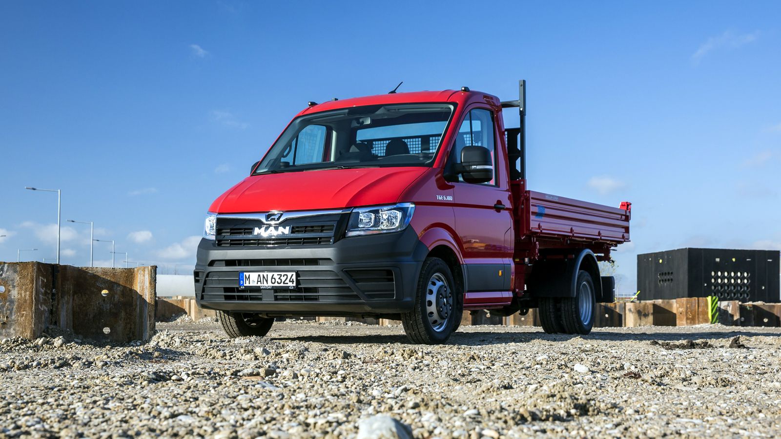 Το MAN TGE με μεικτό 5,5t., χάρη στο νέο σύστημα τετρακίνησης, μπορεί να υποστηρίξει ωφέλιμο φορτίο έως και 3,37t.! 