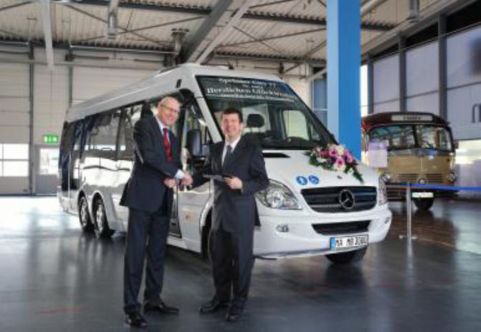 Το πρώτο Mercedes-Benz Sprinter City 77 παραδόθηκε στις εγκαταστάσεις της εταιρείας κατά την διάρκεια ειδικής τελετής.