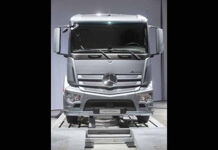 Το νέο Mercedes-Benz Antos αναμένεται να συγκεντρώσει τα φλας του Τύπου στο περίπτερο της εταιρείας στην προσεχή Έκθεση Επαγγελματικών IAA.