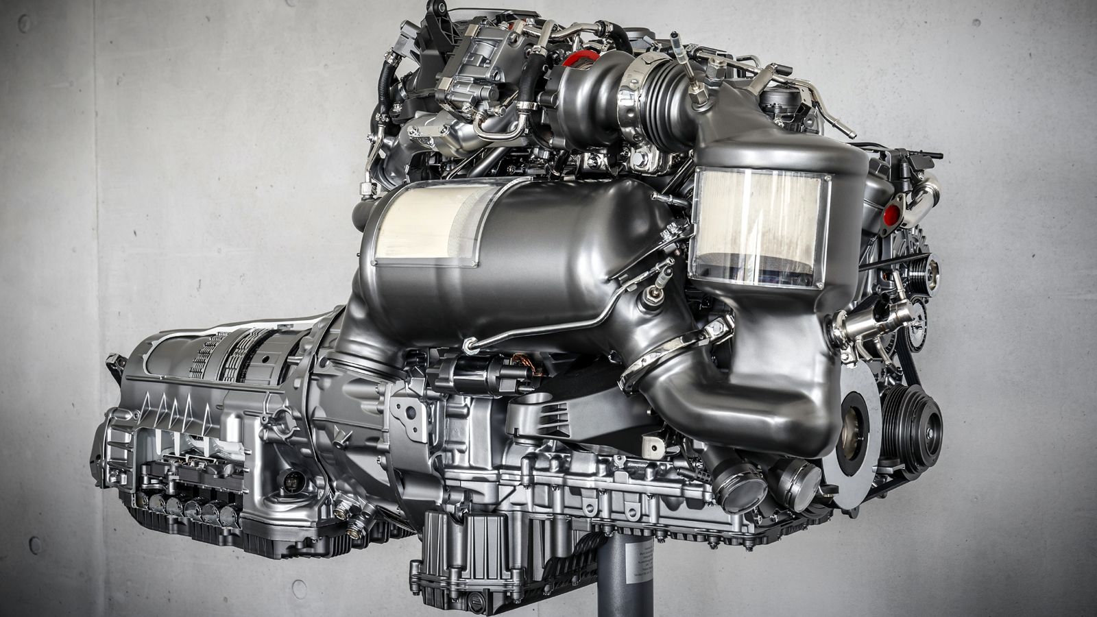 Επενδύσεις της τάξης των 3,3 δις ευρώ(!) έχει προγραμματίσει η Mercedes-Benz για την εξέλιξη της νέας γενιάς κινητήρων για τα οχήματα της.