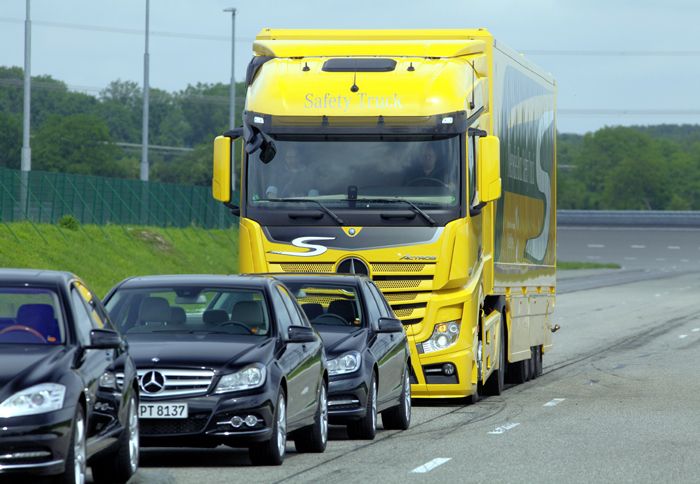 Τα μελλοντικά επαγγελματικά οχήματα επιβάλλεται να εφοδιάζονται με συστήματα υποβοήθησης του έργου του οδηγού προκειμένου να πάρουν έγκριση τύπου στην