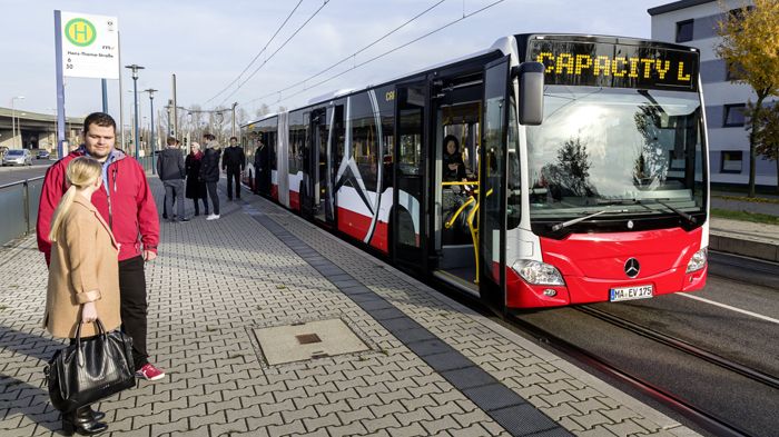 Το νέο Mercedes-Benz CapaCity L είναι σε θέση να μεταφέρει συνολικά 191 επιβάτες στο εσωτερικό του.