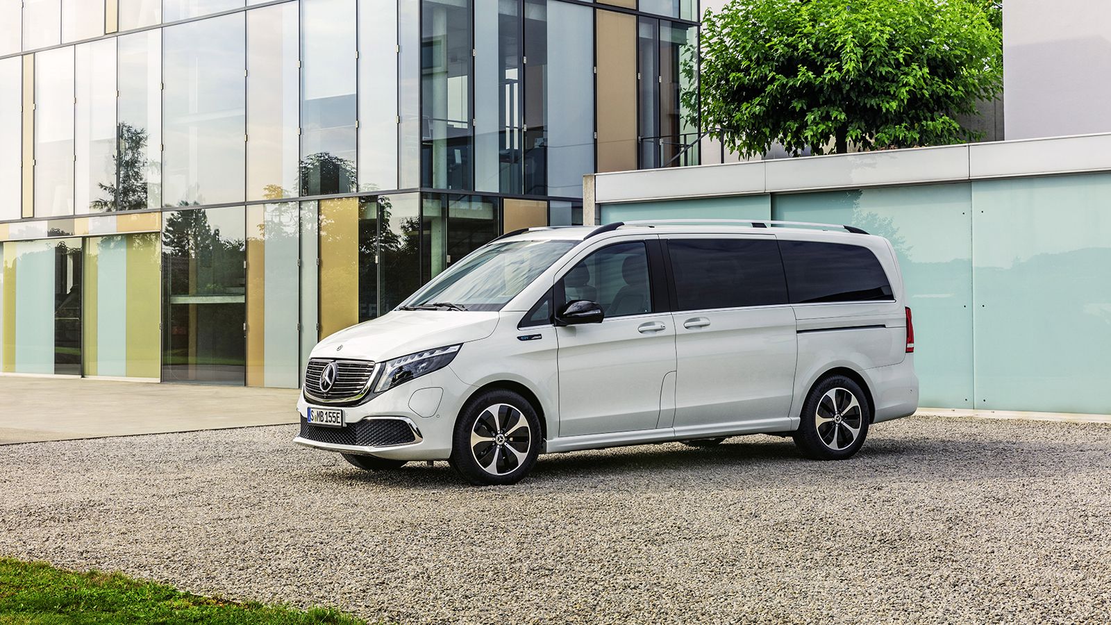 Η Mercedes-Benz ανακοίνωσε την έναρξη των πωλήσεων του EQV, της ηλεκτροκίνητης έκδοσης της V-Class. 
