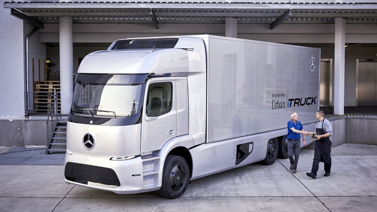 Κατά τη διάρκεια του 2017 αναμένεται να ξεκινήσουν οι πιλοτικές δοκιμές του νέου ηλεκτροκίνητου φορτηγού αστικών διανομών της Mercedes-Benz Trucks.