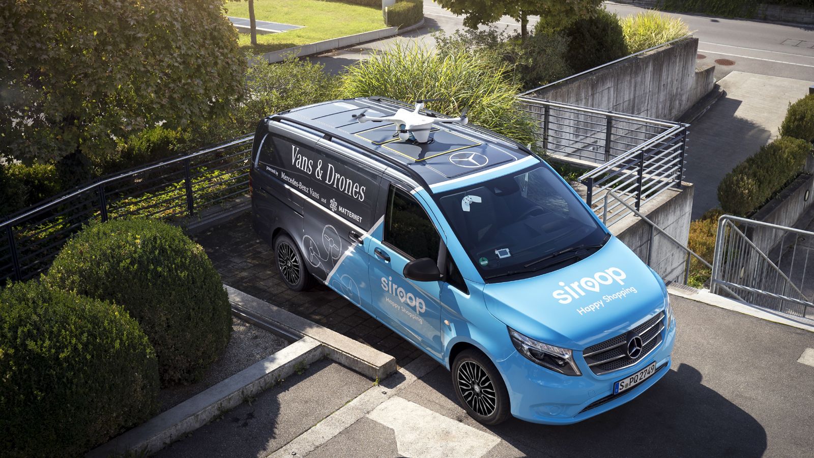 Η Mercedes-Benz συμμετέχει σε ένα φιλόδοξο πιλοτικό πρόγραμμα αστικών διανομών όπως τα ελαφρά επαγγελματικά οχήματα συνεργάζονται με drones.