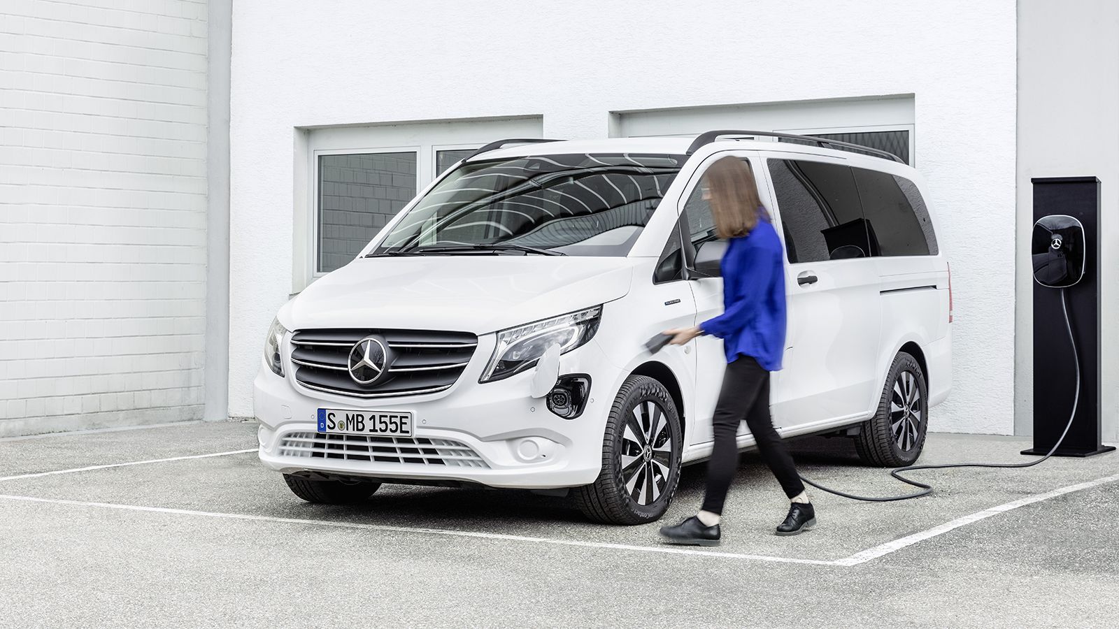 Mercedes-Benz eVito Tourer σε φόρτιση