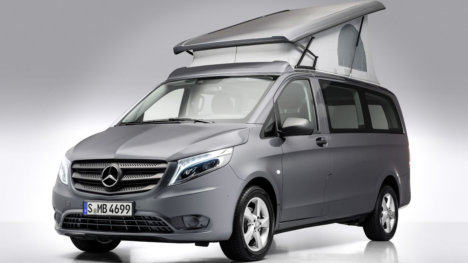 Η Mercedes-Benz παρουσίασε τις νέα εκδόσεις Caravan «Marco Polo AMG Line» για τα μοντέλα Vito και V-Class στην Έκθεση CMT 2015 της Στουτγάρδης.
