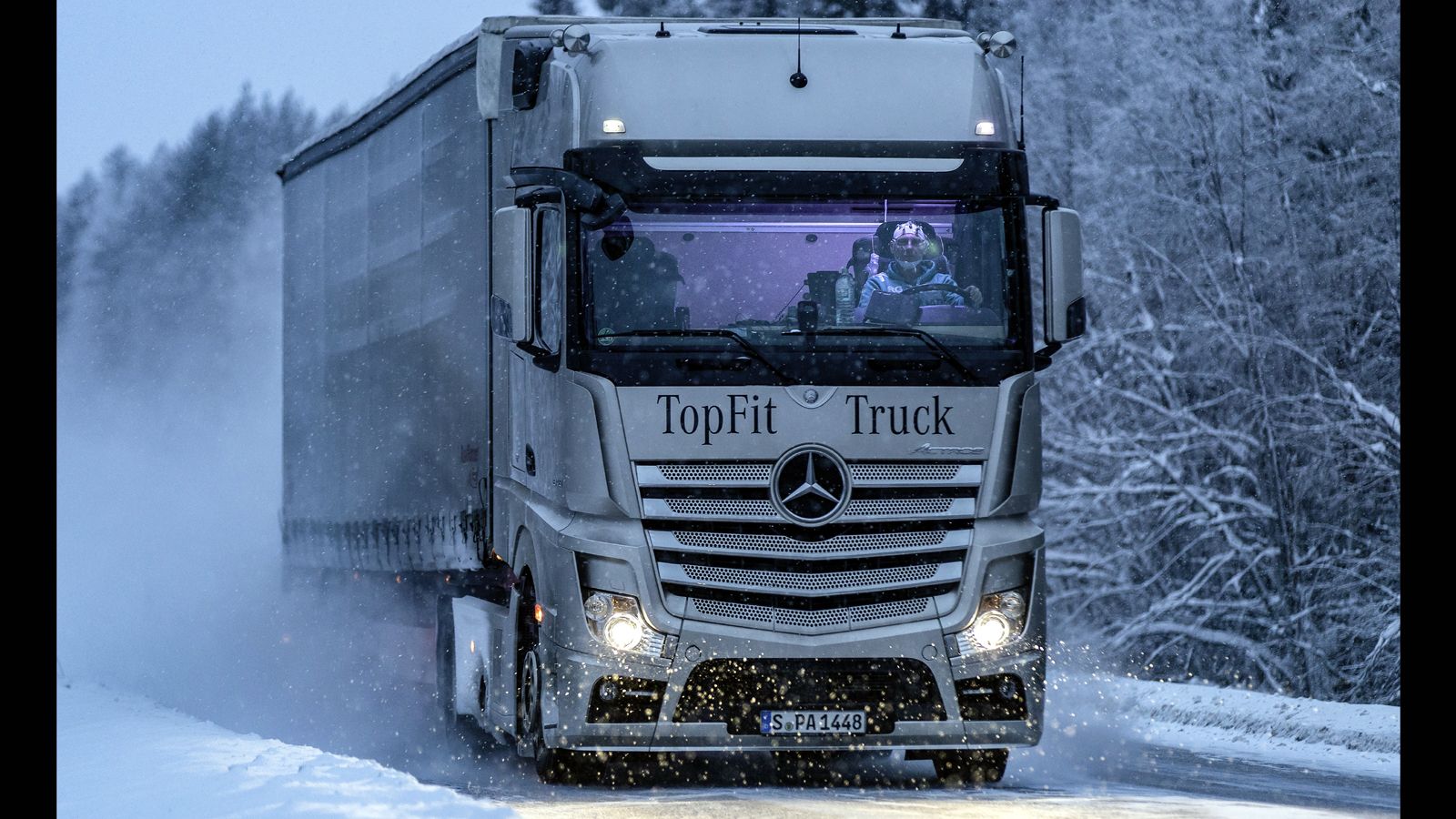 Προκειμένου να διαπιστώσουν την επίδραση που ο φωτισμός της καμπίνας των οχημάτων τους έχει στην αποδοτικότητα των οδηγών…