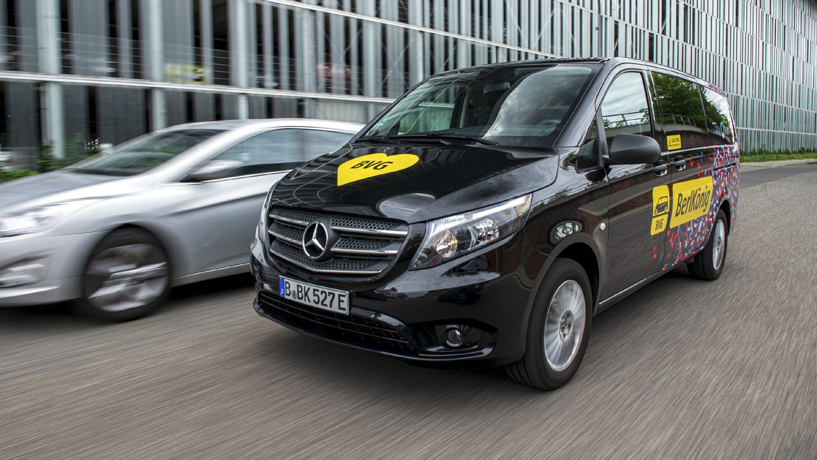 Η επιβατική έκδοση –Tourer- του eVito έχει μέγιστη αυτονομία έως και 186 χλμ., κινούμενη με μέγιστη ταχύτητα έως και 120 χλμ./ώρα με πλήρες φορτ