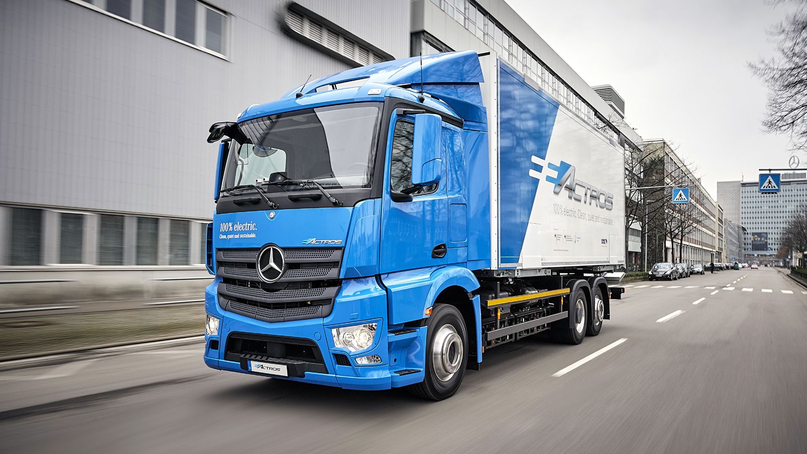 Το νέο ηλεκτροκίνητο «eActros» αναμένεται να ξεκινήσει σύντομα τις -2ετούς διάρκειας- πιλοτικές δοκιμές χρήσης του σε πραγματικές συνθήκες.