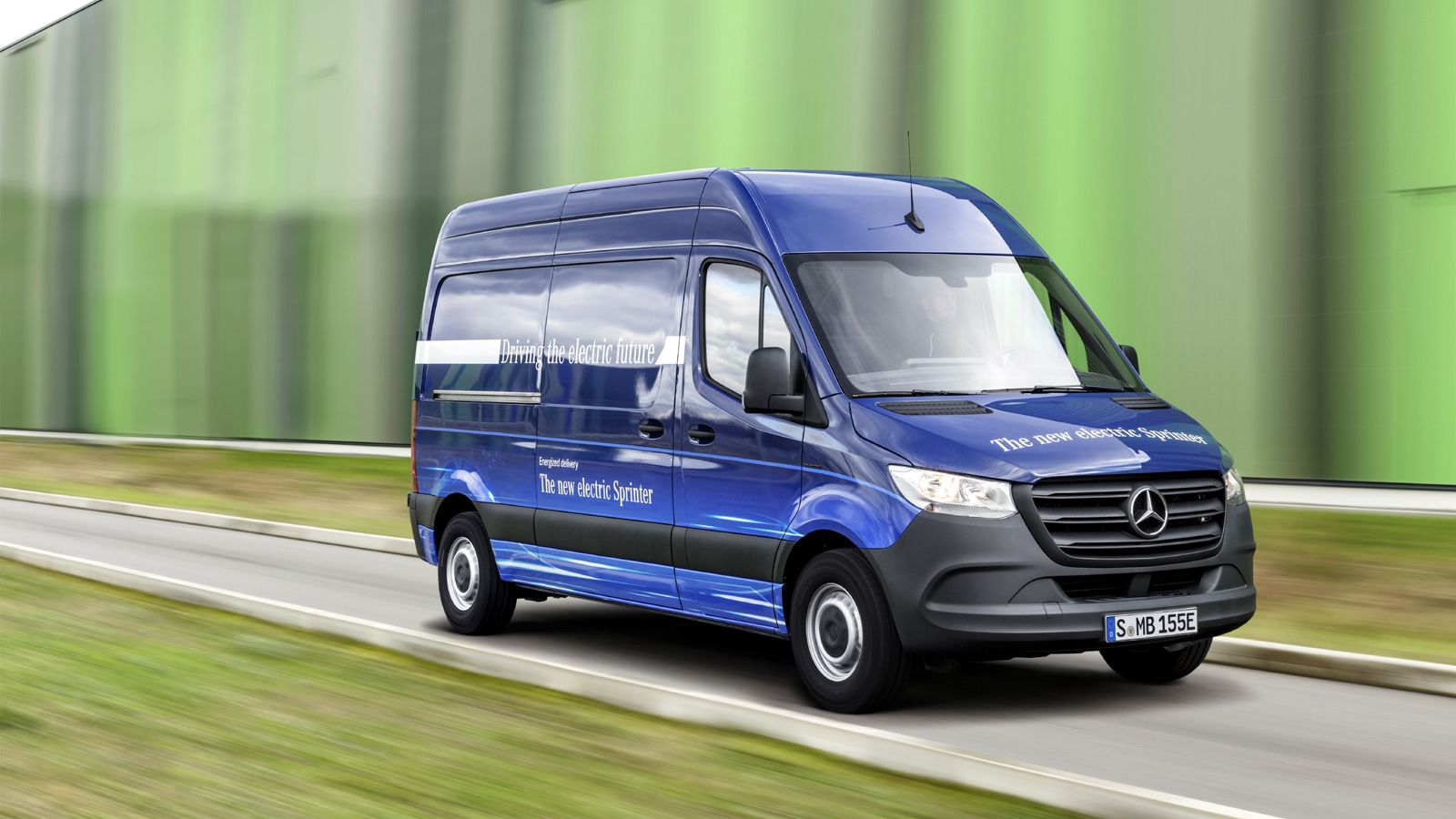 To Mercedes-Benz eSprinter θα λανσαριστεί στην ΕΕ μέσα στο 2019 με μέγιστη αυτονομία 150 χλμ. και ηλεκτροκίνητα ισχύος 84kW και ροπή 300 Nm.