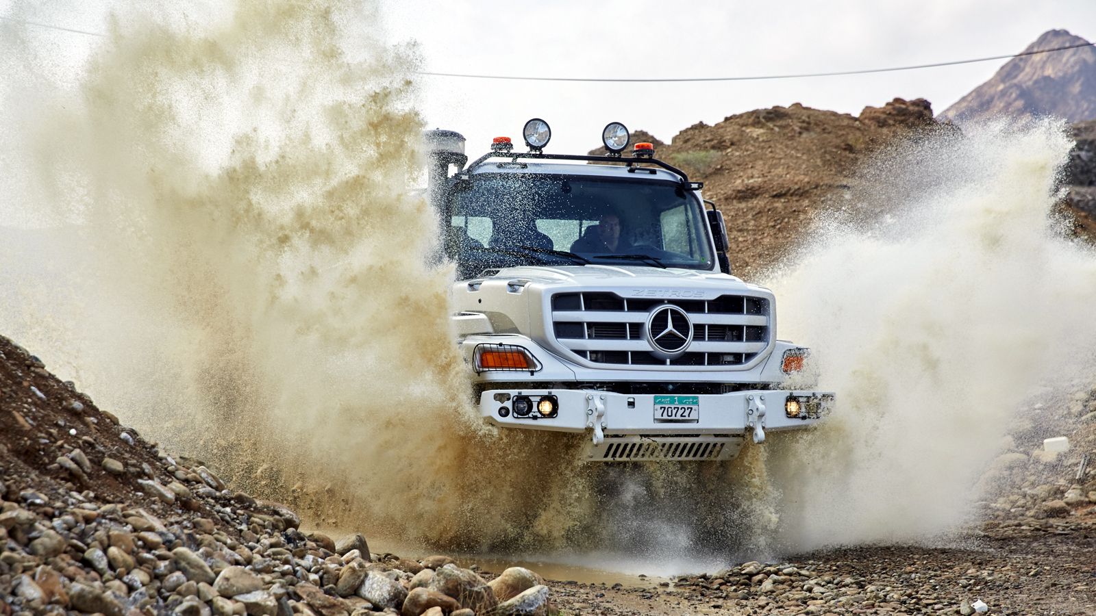 Η Mercedes-Benz παρουσίασε τη νέα γενιά του Zetros, ενός ειδικά εξελιγμένου φορτηγού για χρήση σε απαιτητικές εκτός δρόμου εφαρμογές.