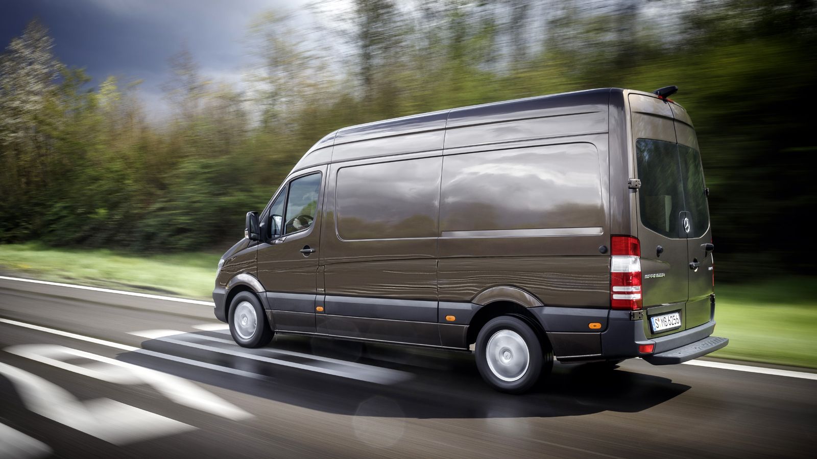 Προς το τέλος της τρέχουσας δεκαετίας, η Mercedes-Benz ενδεχομένως να παρουσιάσει και ηλεκτροκίνητες εκδόσεις του μελλοντικού Sprinter. 