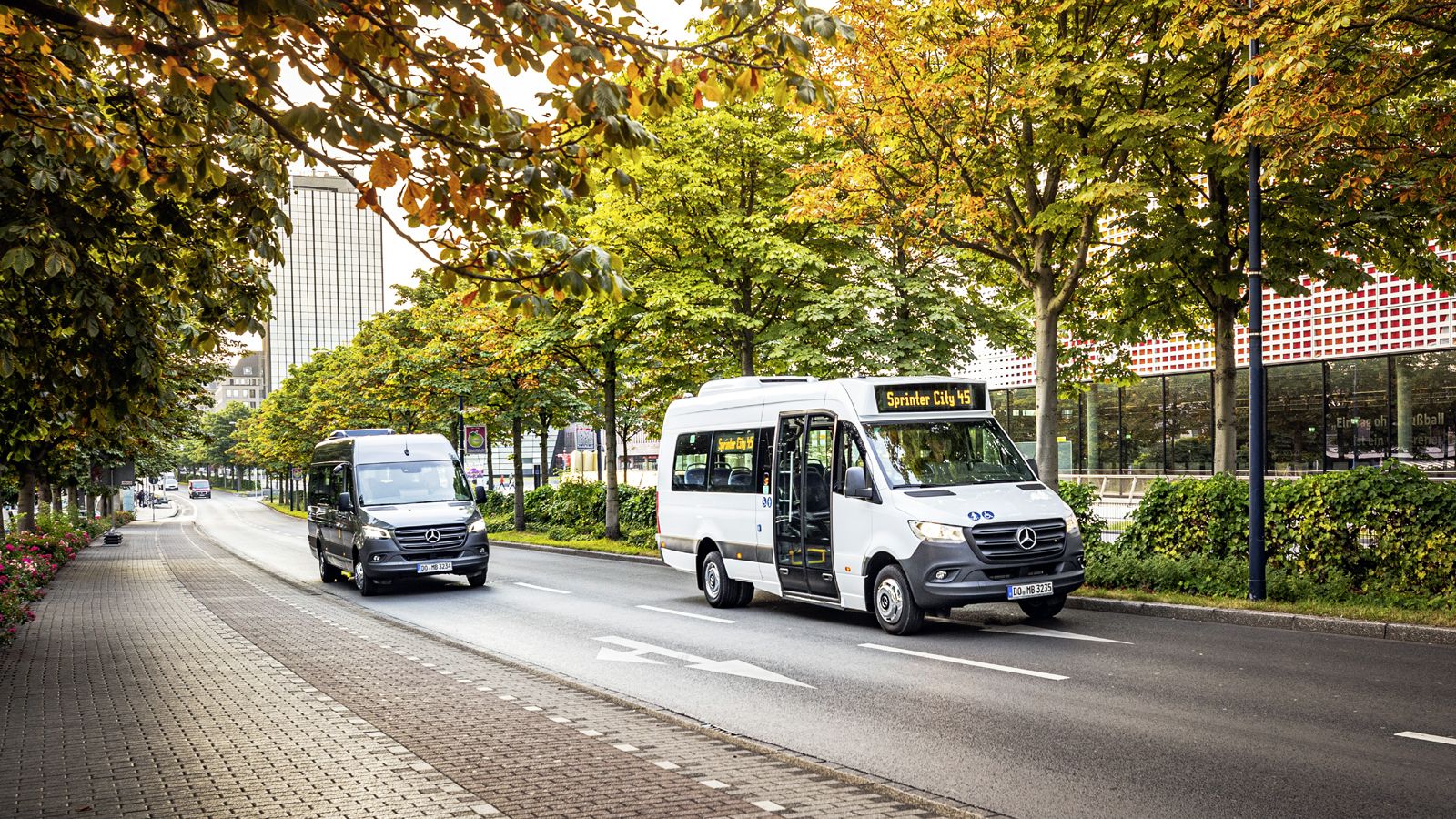 Η Mercedes-Benz παρουσίασε δύο νέες εκδόσεις Mini-Bus στη γκάμα του Sprinter.