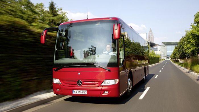 Το Mercedes-Benz Tourismo συμπληρώνει φέτος μια 20ετία εμπορικής πορεία και έχει να επιδείξει περισσότερες από 21.000 πωλήσεις κατά τη διάρκεια της.