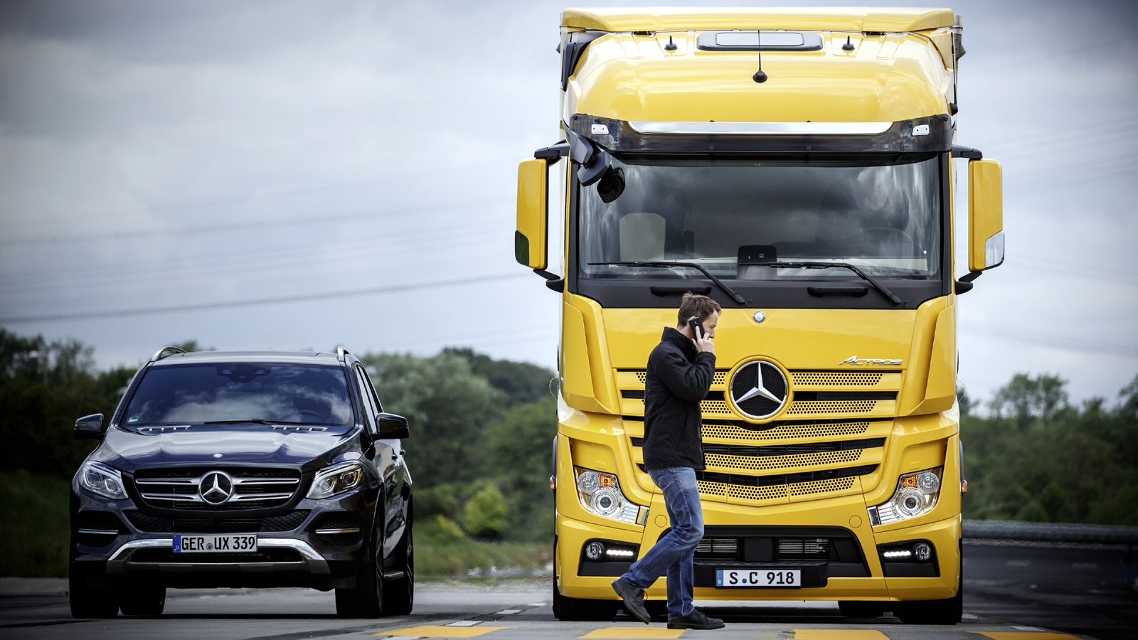 Στην προσεχή 66η ΙΑΑ του 2016, η Mercedes-Benz θα παρουσιάσει το νέο Active Brake Assist 4 με Ανίχνευση Πεζών για τα φορτηγά οχήματα της.