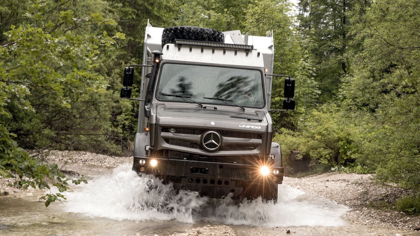 Για 13η συνεχή χρονιά, το Unimog απέσπασε την κορυφαία διάκριση ως το «Off-Road Vehicle of the Year» στην κατηγορία «Special Purpose Vehicles» του περ