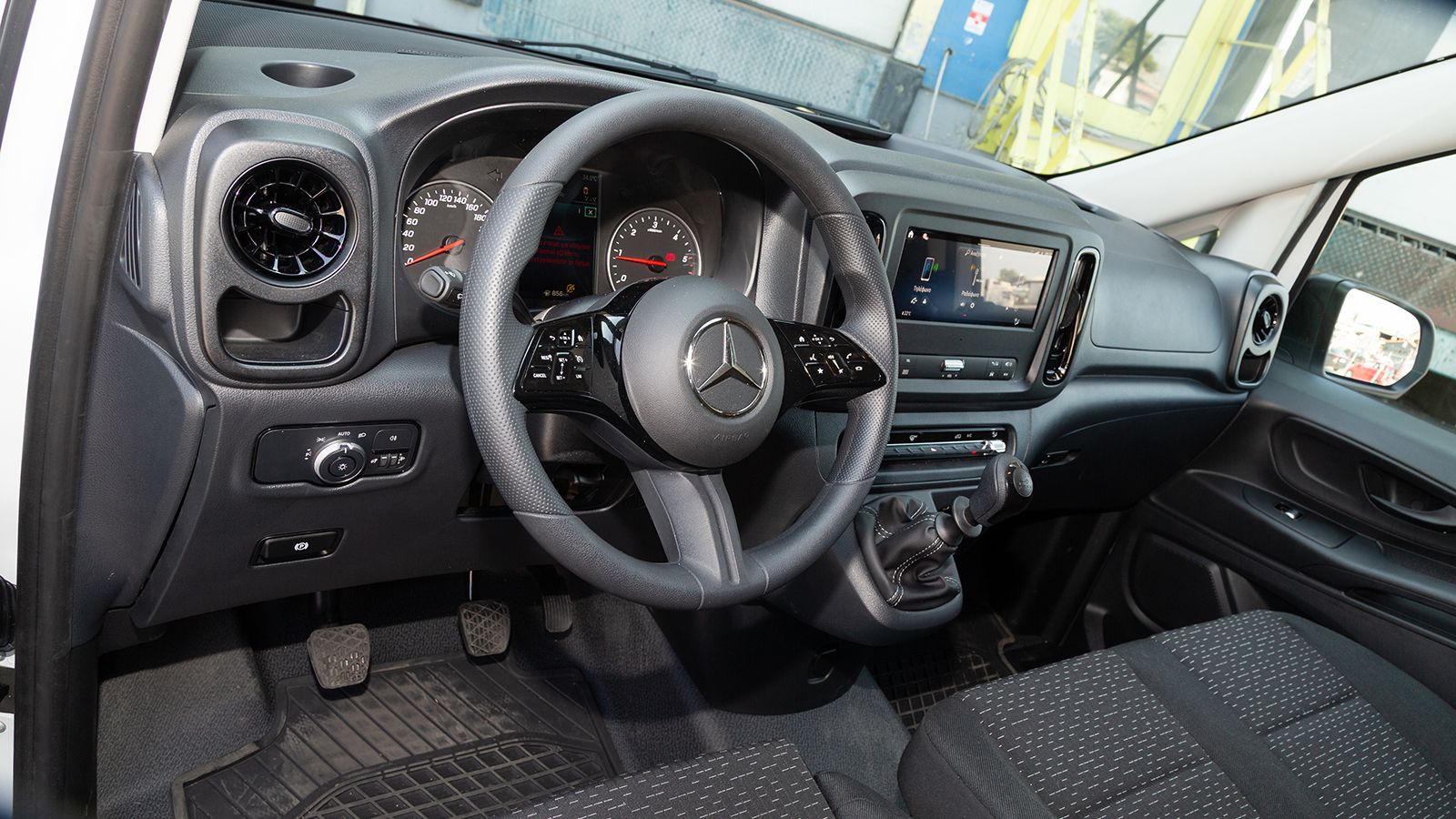 Οδηγούμε: Νέο Mercedes-Benz Vito για μεταφορά ευπαθών φορτίων