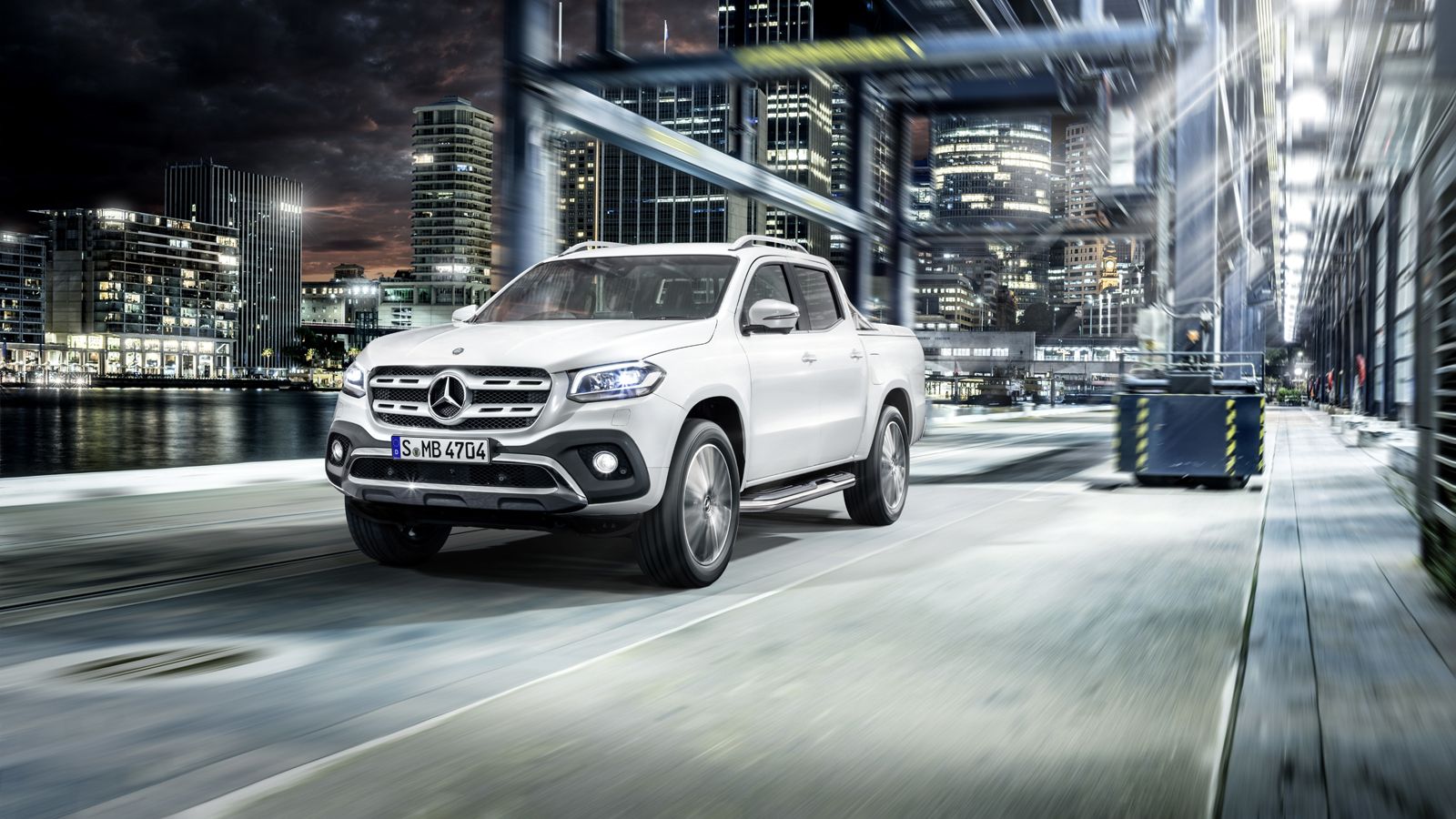 Η νέα Mercedes-Benz X-Class θα λανσαριστεί στις διάφορες αγορές της Ε.Ε. από τον Νοέμβριο του 2017 με ένα κορυφαίο επίπεδο εξοπλισμού άνεσης και ασφάλ
