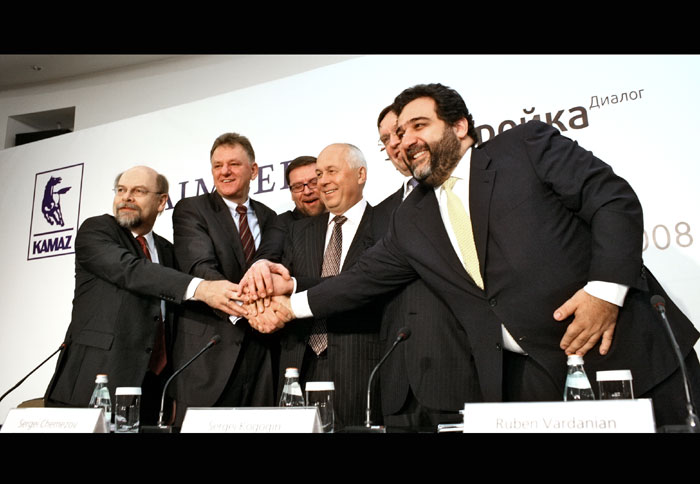 Στη Daimler AG το 10% της Kamaz