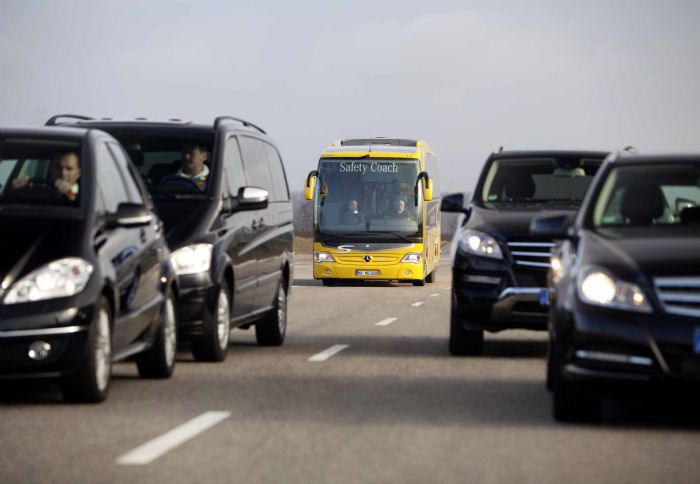 Το Active Brake Assist 2ης γενιάς μπορεί να ανιχνεύσει και αντικείμενα (οχήματα) που είναι ακίνητα.