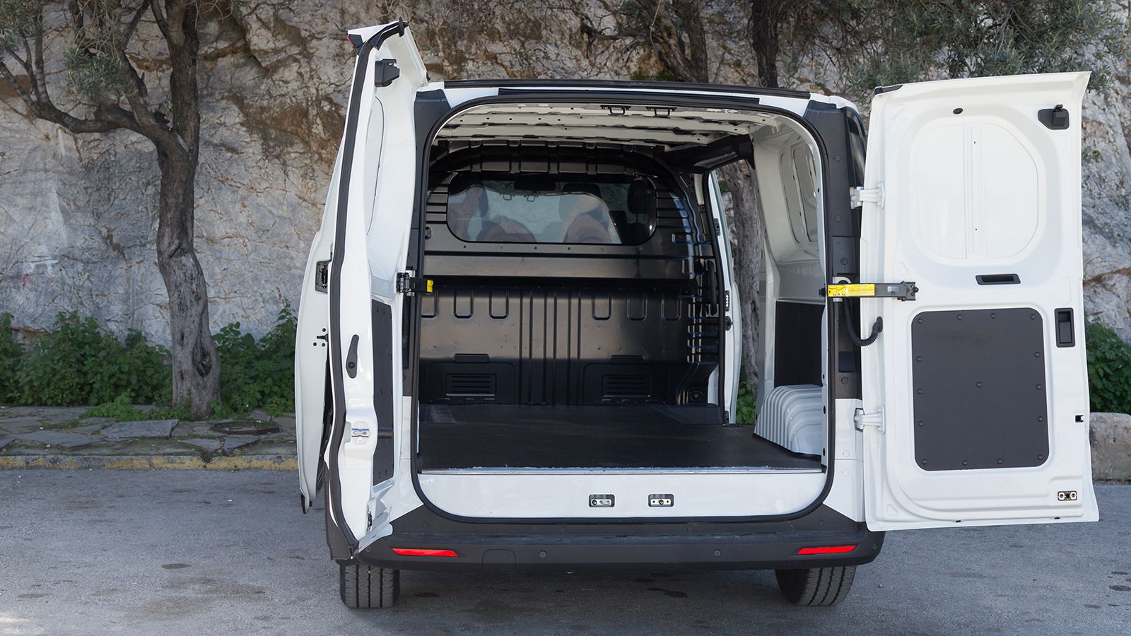 Ηλεκτρικά Μεσαία Vans: Όλες οι προτάσεις της αγοράς!