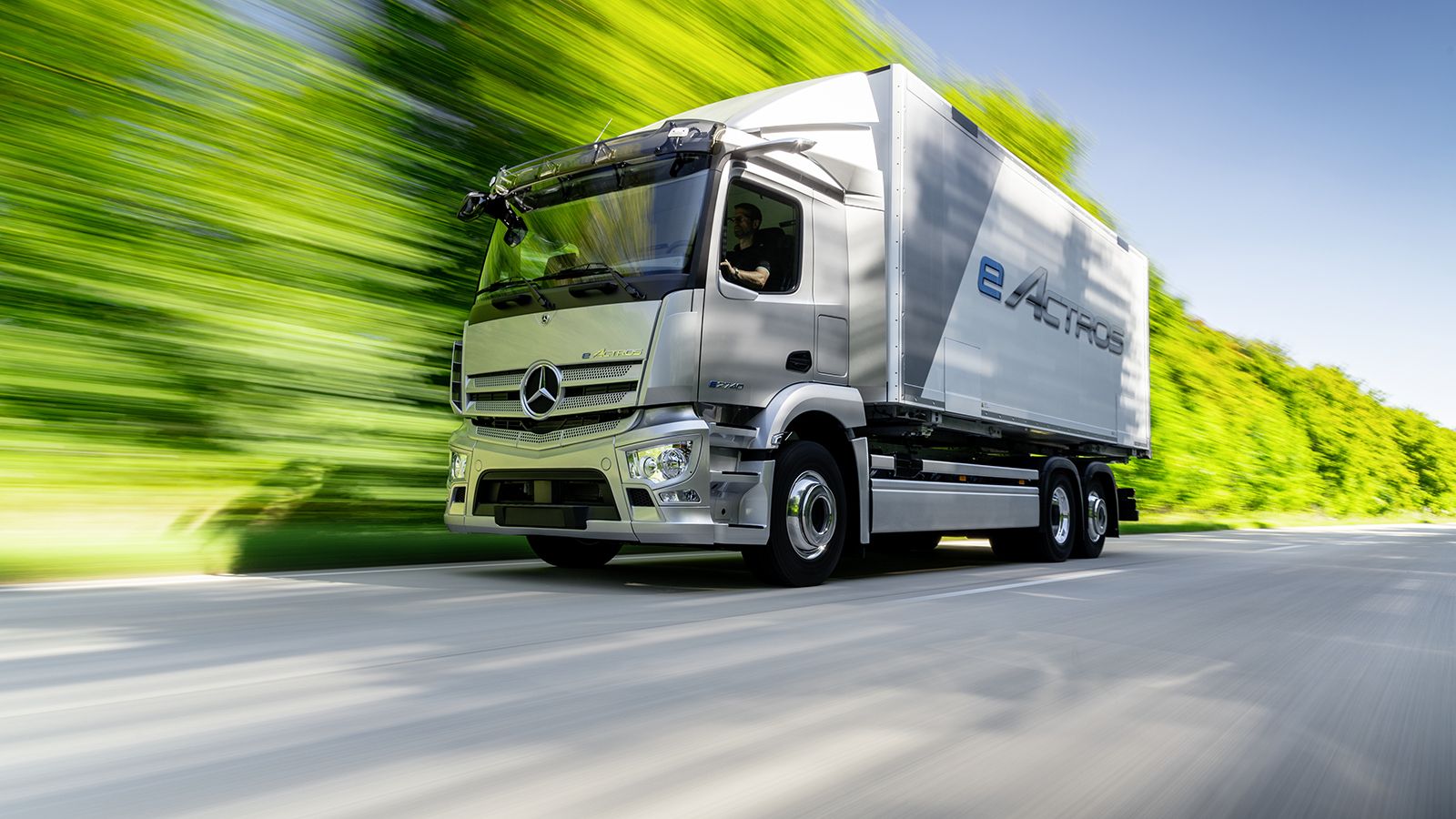 Η CATL θα είναι ο πάροχος των μπαταριών του Mercedes-Benz eActros Long Haul, ενός ηλεκτρικού φορτηγού με αυτονομία έως και 500 χλμ., το οποίο προγραμμ