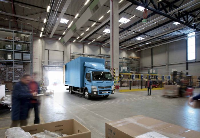 Το νέο Mitsubishi Fuso Canter εμφανίζεται αναβαθμισμένο σε όλους τους τομείς και το ωφέλιμο φορτίο του μπορεί να ανέλθει έως και στους 6,0t.