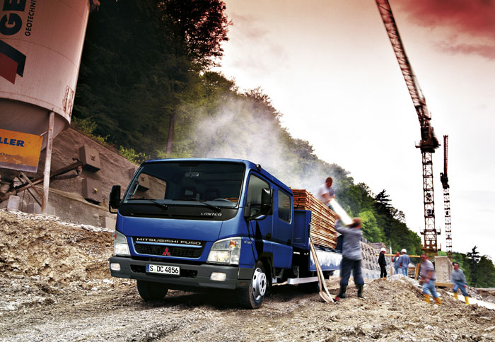 75 έτη για το Mitsubishi Fuso