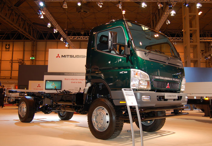 Νέο 4x4 Mitsubishi Fuso Canter