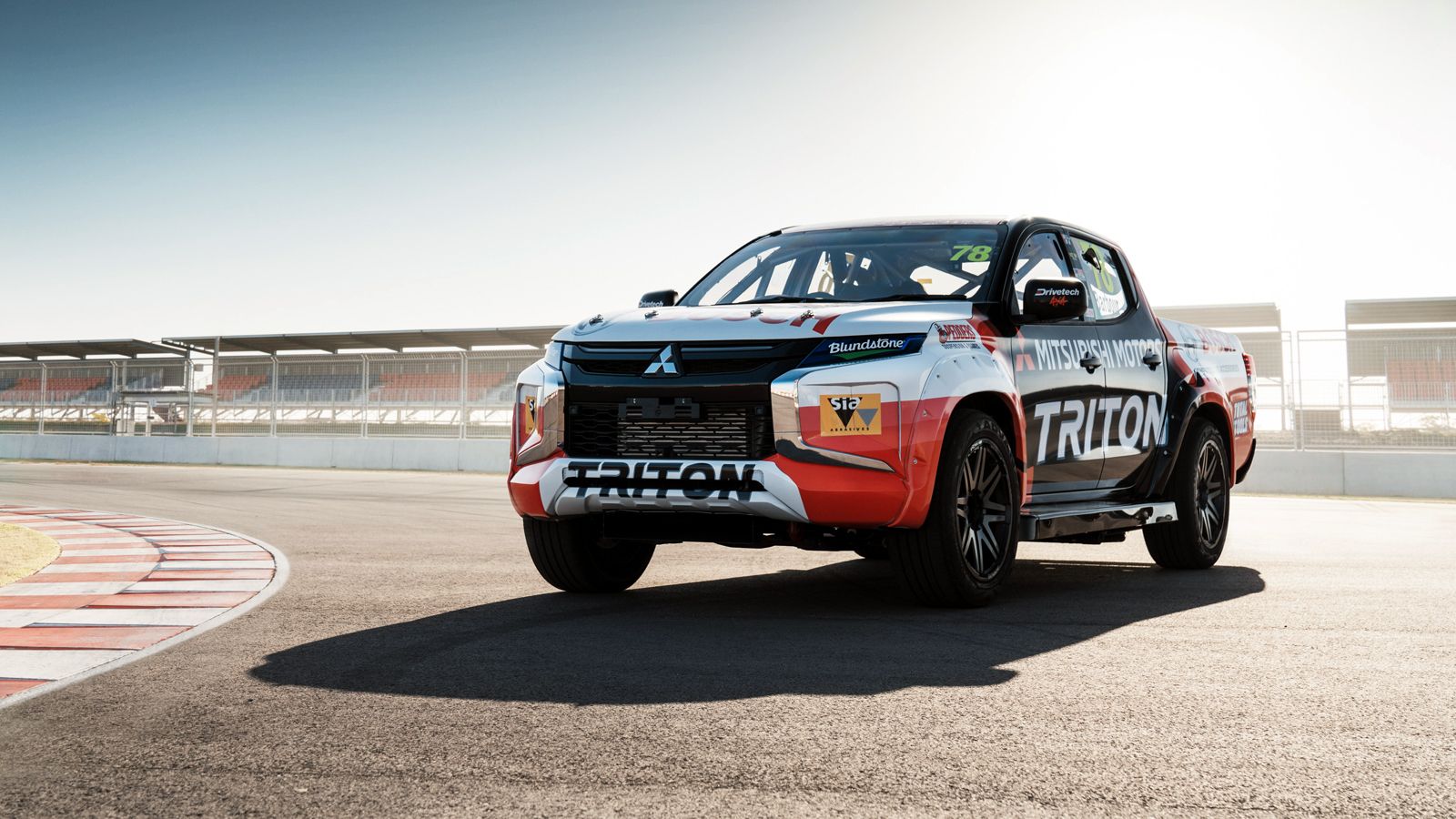 Μια ειδικά εξελιγμένη έκδοση του νέου Mitsubishi L200 θα συμμετάσχει στο πρωτάθλημα «SuperUtes» της Αυστραλίας για οχήματα Pick-Up.