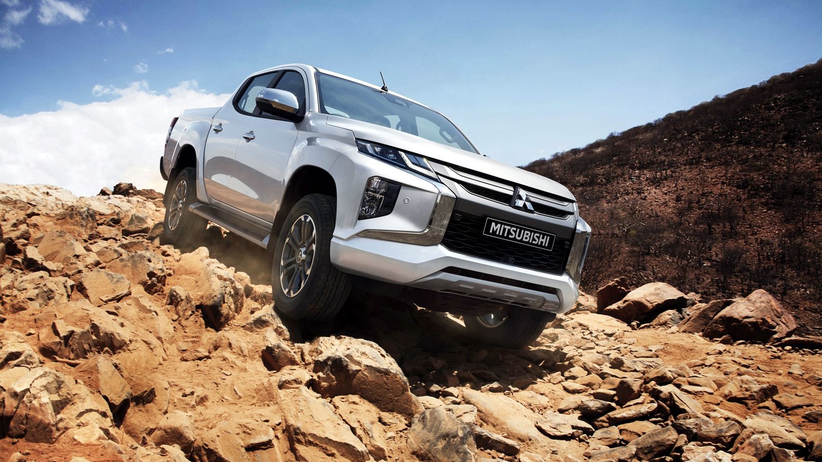Η νέα γενιά του Mitsubishi L200 παρουσίασε επίσημα στην Ταϊλάνδη, από όπου και θα ξεκινήσει η εμπορική του πορεία στις 17 Νοεμβρίου.