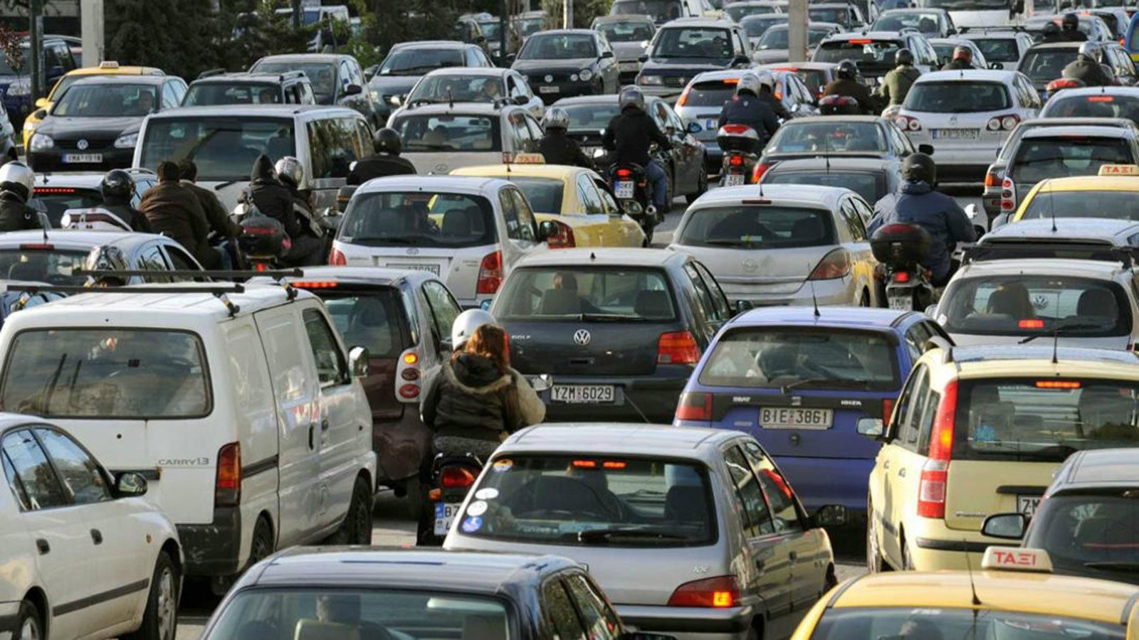 Ακριβότερα αναμένεται να πληρώσουν τα ασφαλιστήρια συμβόλαια των οχημάτων τους οι Έλληνες ιδιοκτήτες, με τις αυξήσεις να αγγίζουν ως και το 20%.