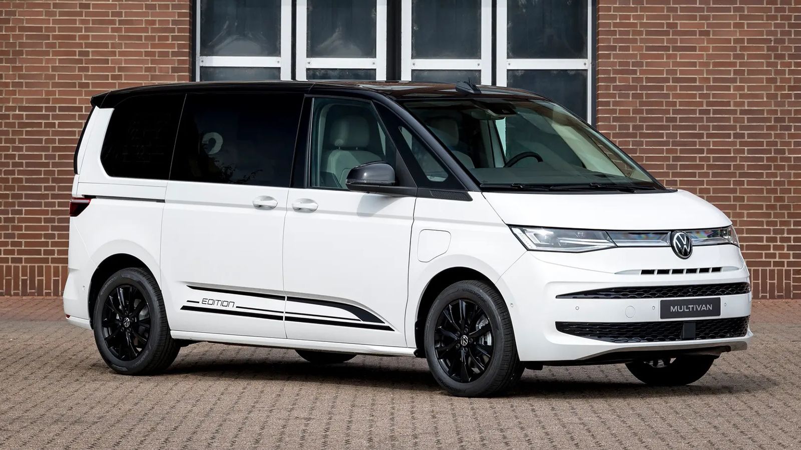 Από 7θέσιο MPV, το νέο VW Multivan μετατρέπεται σε ένα «ελαφρύ» αυτοκινούμενο τροχόσπιτο, χάρη στο νέο πακέτο «Good Night Pack».