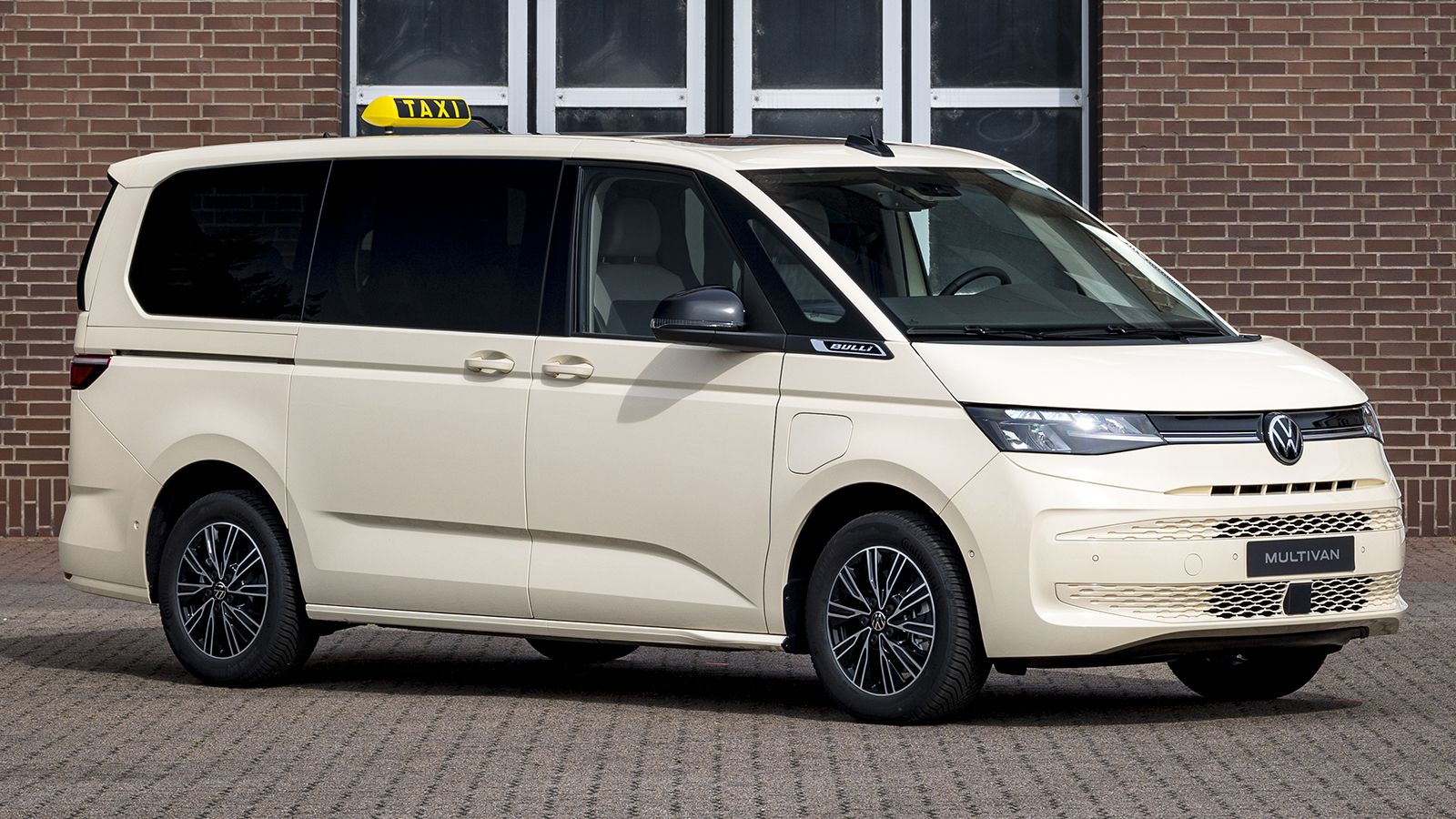 Απευθείας από το εργοστάσιο της Volkswagen Επαγγελματικά Οχήματα μπορεί να παραγγελθεί το νέο Multivan T7 σε έκδοση Taxi.