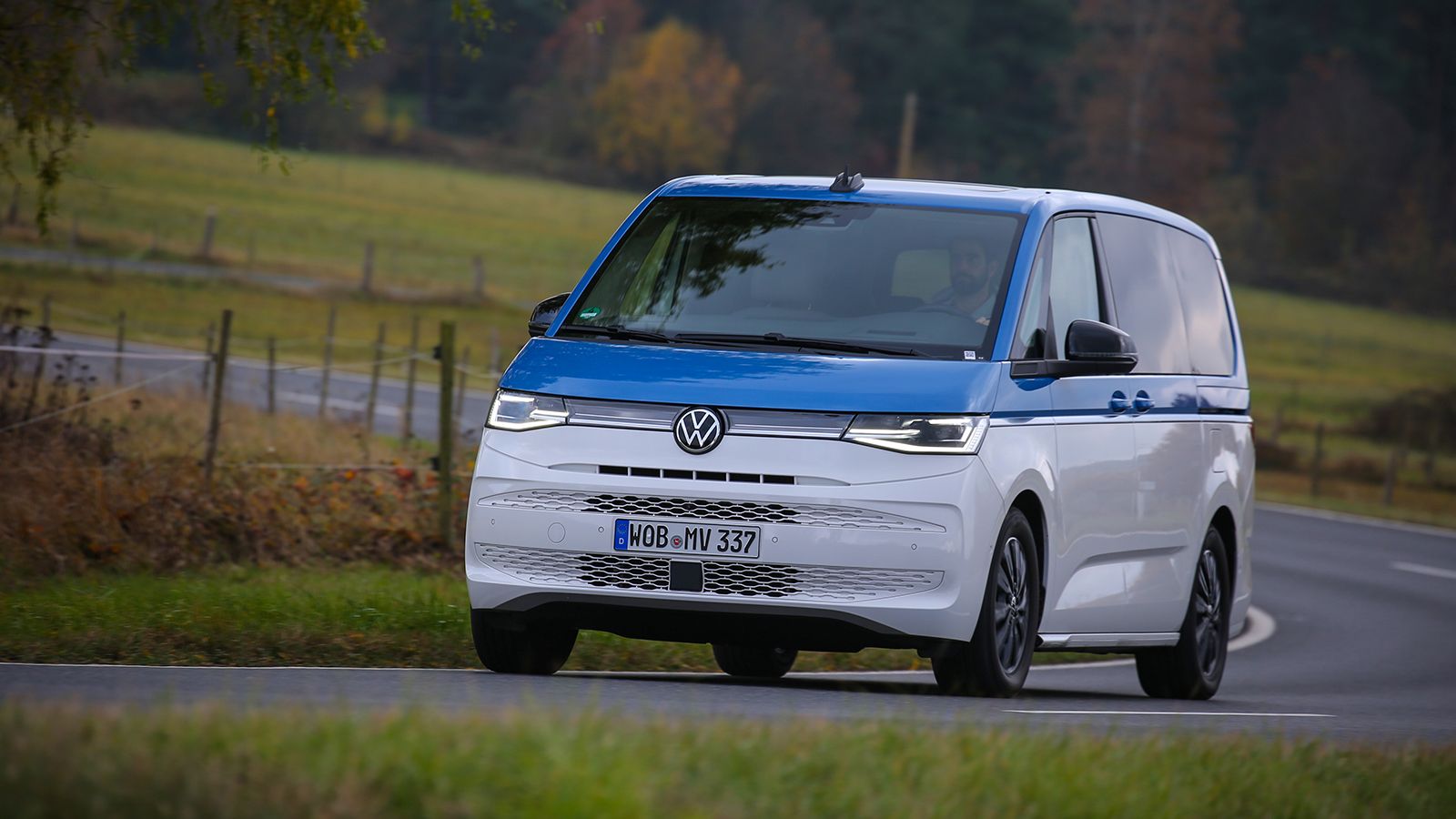 Μεικτή κατανάλωση 5,3 λτ./100 χλμ. και αυτονομία 1.000 χλμ. υπόσχεται το νέο VW Multivan 2.0 TDI των 150 ίππων.
