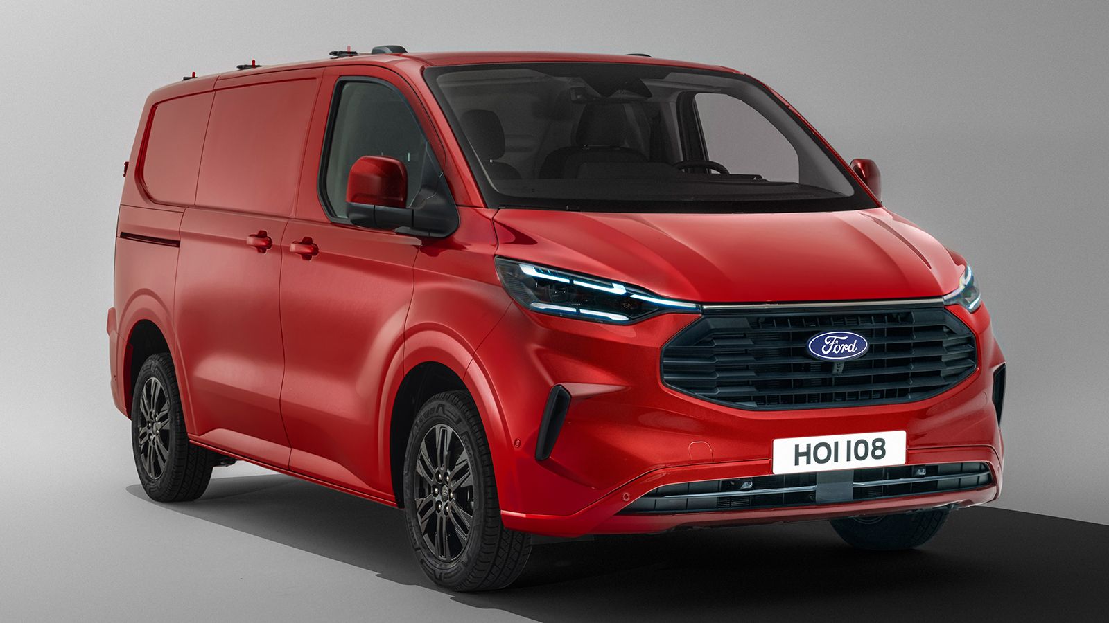 Οι EcoBlue diesel εκδόσεις των 110 έως 170 ίππων του νέου Ford Transit Custom, θα λανσαριστούν πρώτες από όλες, στο 2ο μισό του 2023 (στη φωτό η έκδοσ