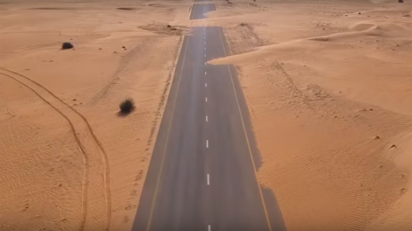 Μια «ωδή» στους άδειους δρόμους (+vid)