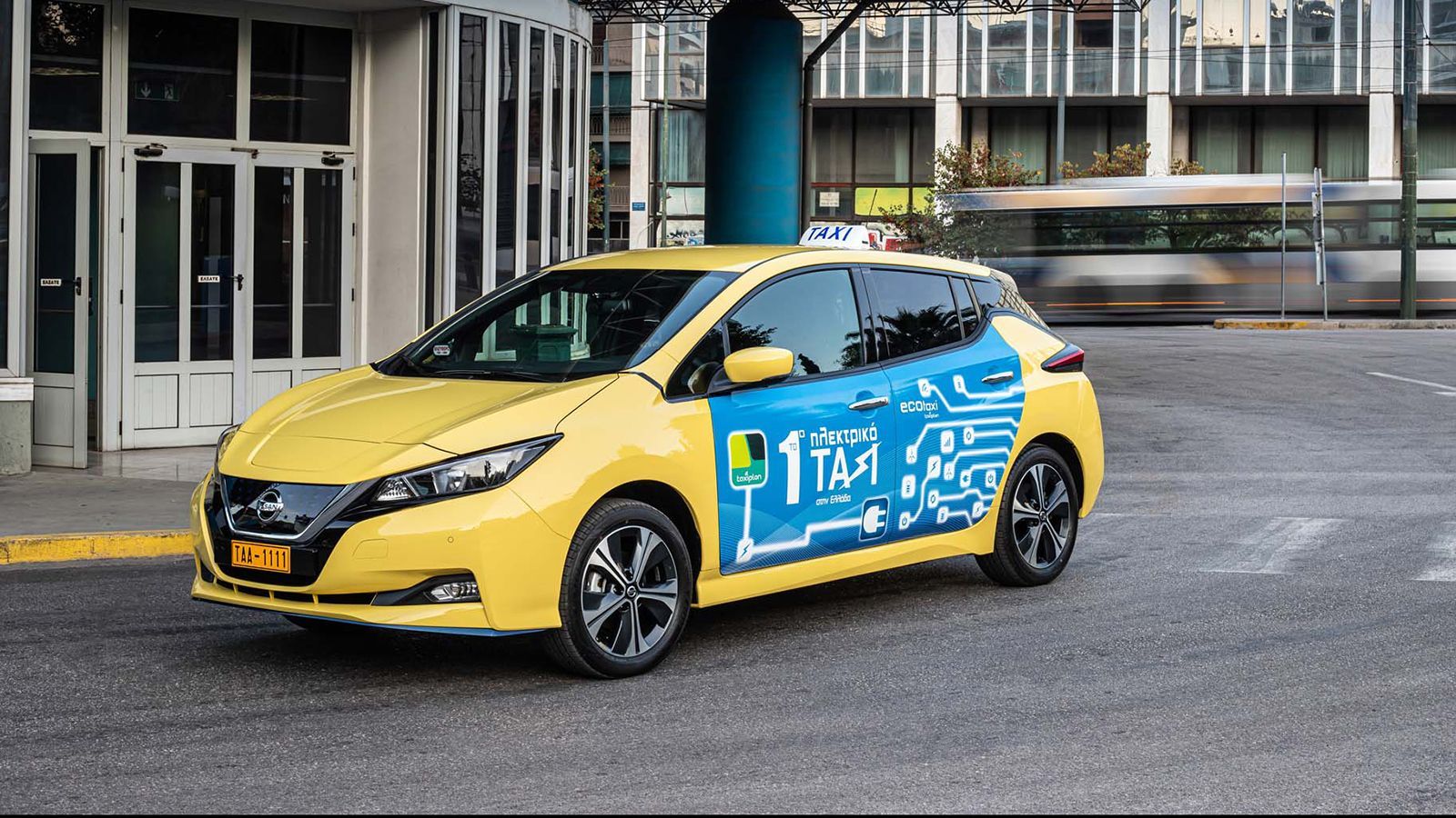 Το Nissan Leaf είναι διαθέσιμο στην ελληνική αγορά ως Taxi με κόστος από 24.630 ευρώ σε συνδυασμό με τις επιδοτήσεις που προβλέπει το «Κινούμαι Ηλεκτρ